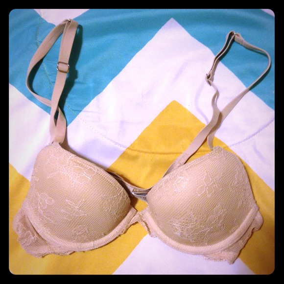 Nude Victoria's Secret Biofit Demi uplift bra