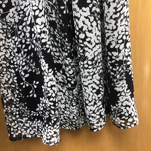 Express black and white strapless top - Picture 2 of 3