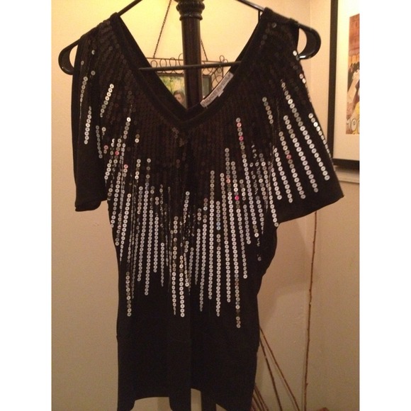 🚫Bundled🚫Fun sequin top🌟 - Picture 3 of 3