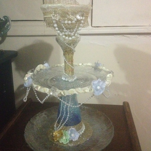 Gorgeous 3-tier Makeup and jewelry organizer.