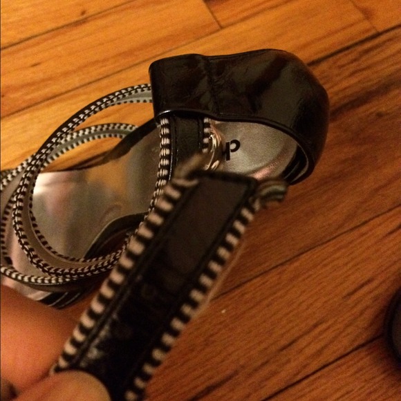 Black and white sandal heels - Picture 2 of 3
