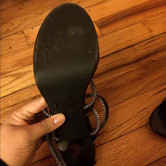 Black and white sandal heels - Picture 3 of 3