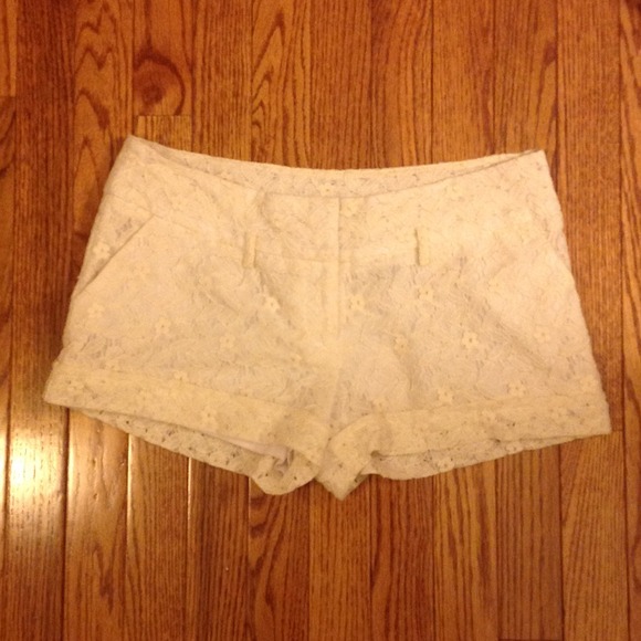 🚫TRADED!!!,  WHITE SHORTS!!! - Picture 1 of 1