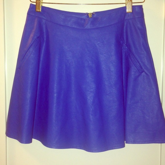 Blue LEATHER flared out skirt. - Picture 1 of 2