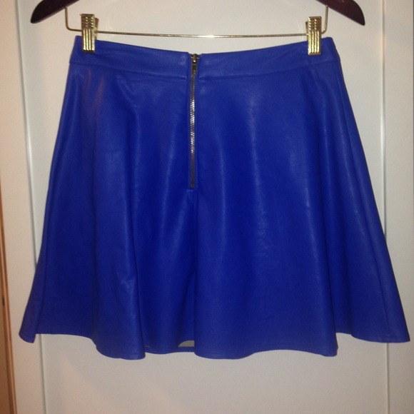 Blue LEATHER flared out skirt. - Picture 2 of 2