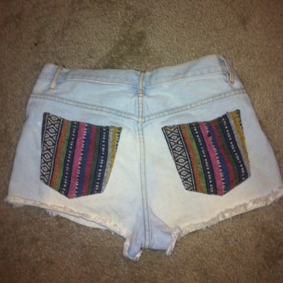 high waisted shorts with cool pockets - Picture 2 of 4