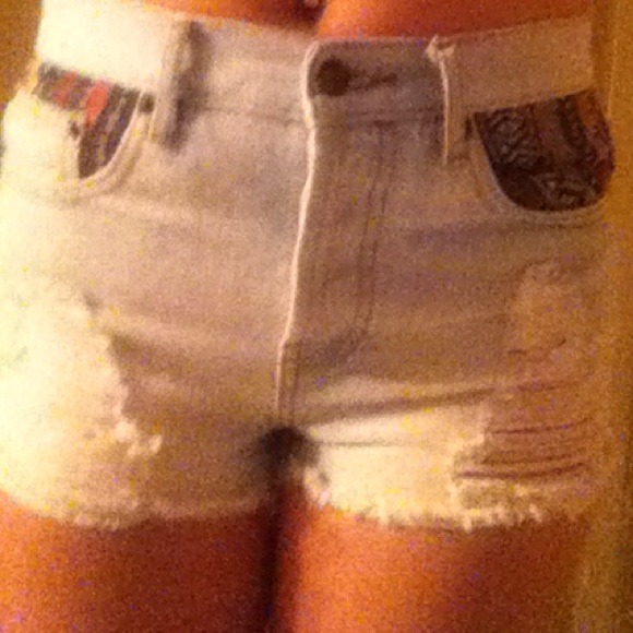 high waisted shorts with cool pockets - Picture 3 of 4