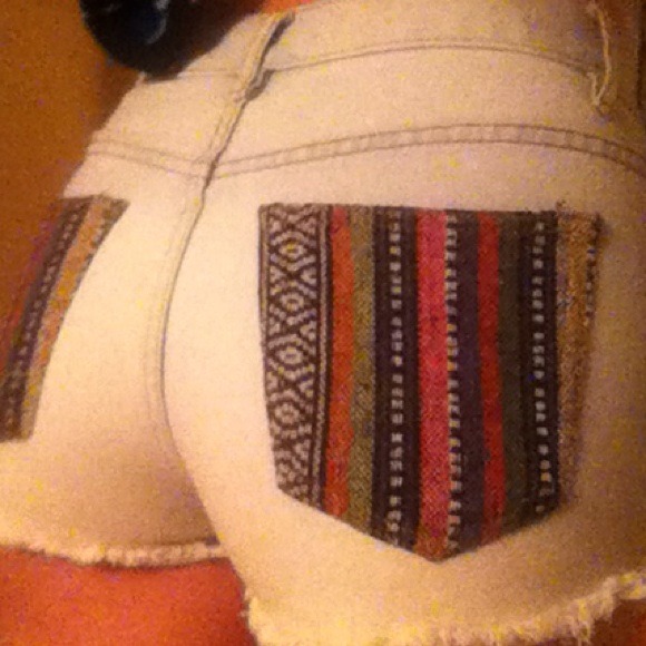 high waisted shorts with cool pockets - Picture 4 of 4