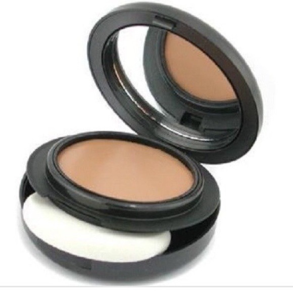 Authentic Mac mineralized foundation NC42