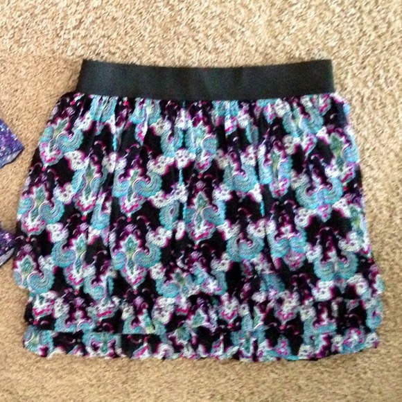Express Bubble hem skirt