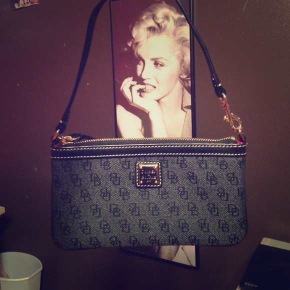 Large slim wristlet