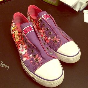 Ed Hardy women's lace less tennis shoes