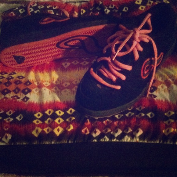 Adio skateboarding shoe wide 8