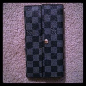 Louis Vuttion check book wallet