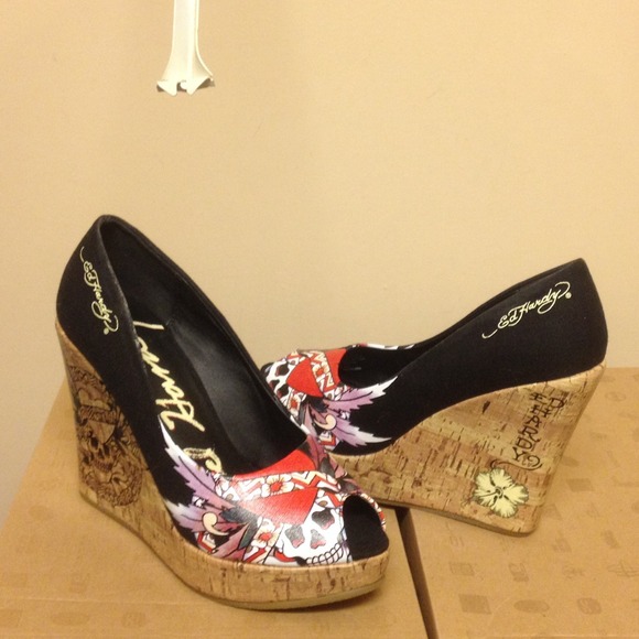 Ed Hardy wedge shoe never wore size 8
