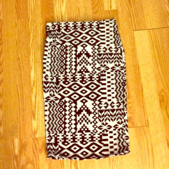 Dresses & Skirts - Aztec print skirt