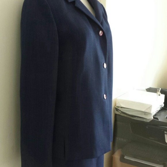 Navy blue 2 piece suit FOR JOB INTERVIEW