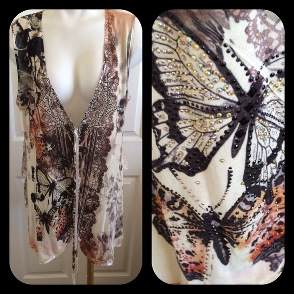 💋GIFTED💋Butterfly Top With Embellishments - Picture 2 of 4