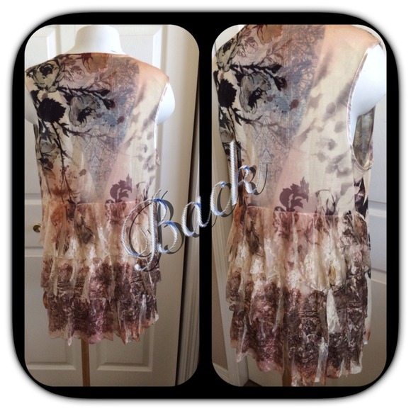 💋GIFTED💋Butterfly Top With Embellishments - Picture 4 of 4
