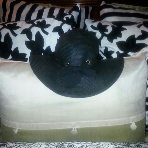 Black stylish big rimmed hat