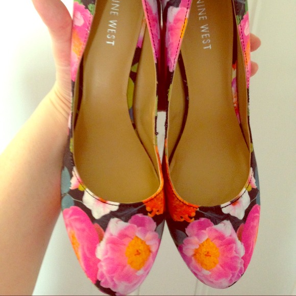 Gorgeous Nine West Platform Pumps