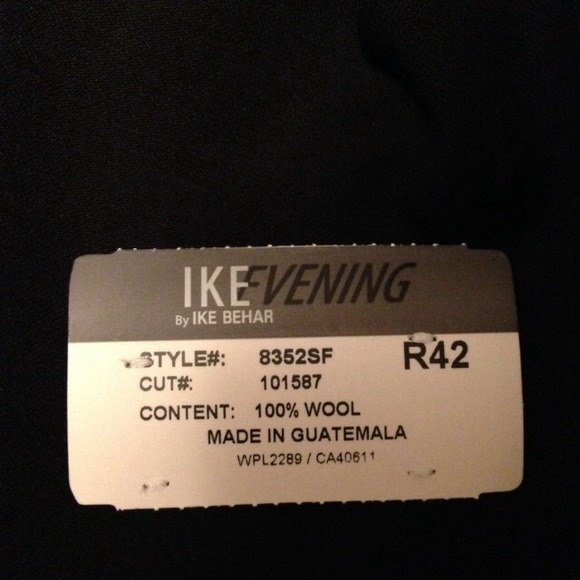 Ike Behar 2-Button Notch Tuxedo 42R/34R - Picture 3 of 4