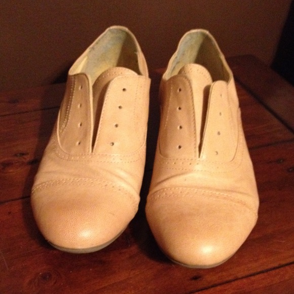 Beige Oxford Shoes
