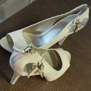 Caress Womens LaRue Peep Toe Pump