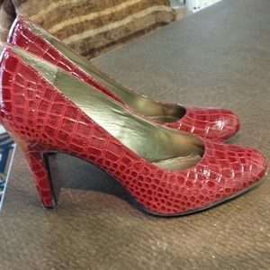 Stunning Red Liz Claiborne Pumps