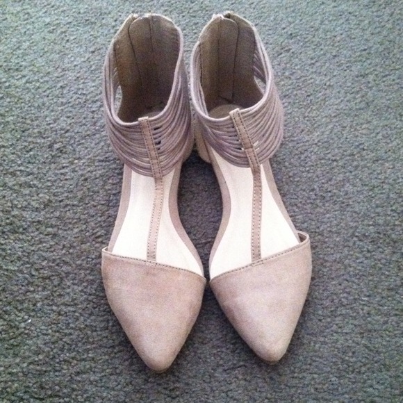 NWOT Faux suede flats