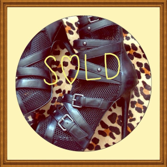 Guess Shoes - SOLD💗HP Urban Glam 5/12💗