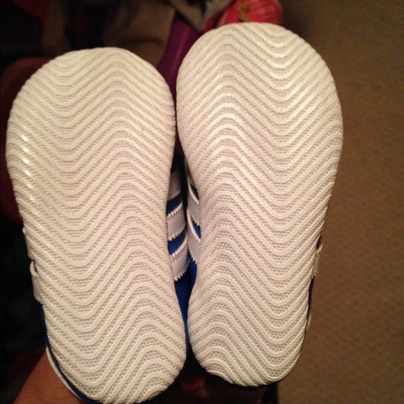 Adidas infant shoes - Picture 2 of 4
