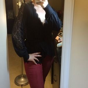 Black Vneck with lace detailing and satin belt xs