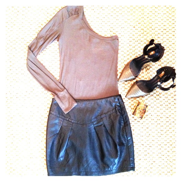 Maggie Ward One Sleeve Top