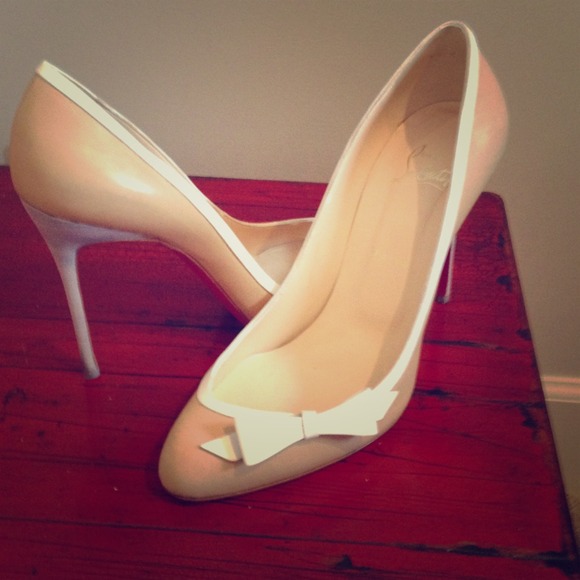 Price reduced! Authentic Louboutin Sz 39 pumps.