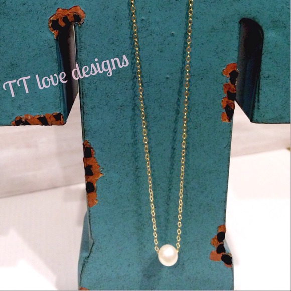 Dainty freshwater pearl necklace