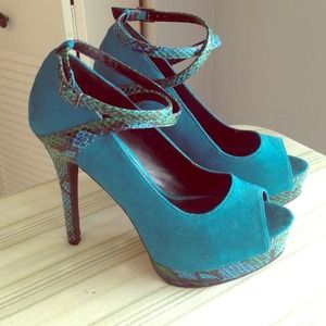 Teal peep toe