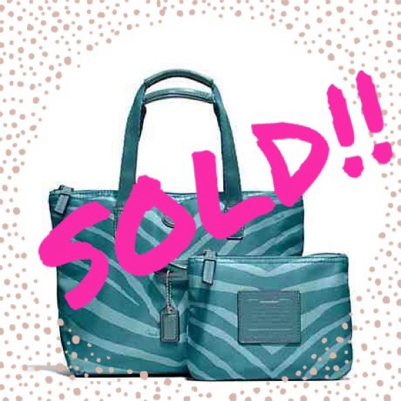 New! Authentic Getaway Zebra Print Tote - Picture 1 of 1