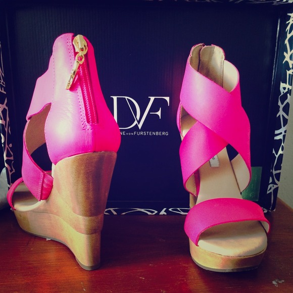 SOLD ❗️❗️Hot pink Diane Von Furstenberg wedges - Picture 1 of 2