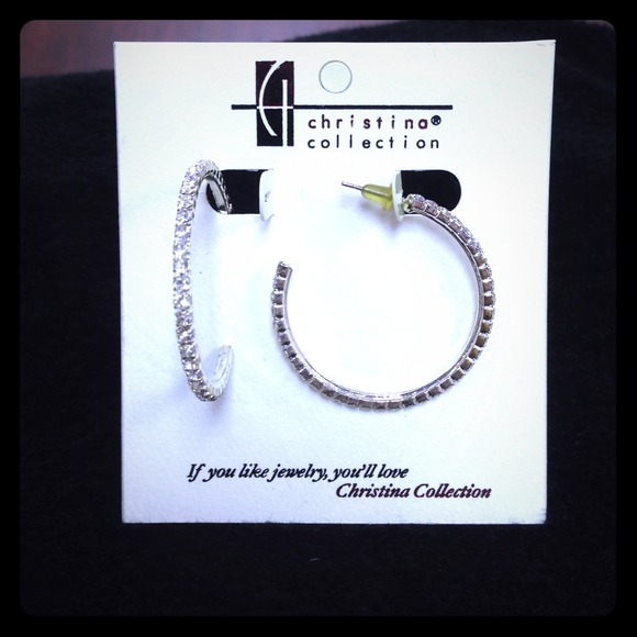 Beautiful silver colored earrings w cz stones!!