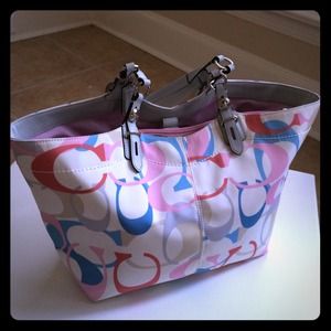 💯 Authentic Signature Coach tote *price reduced*