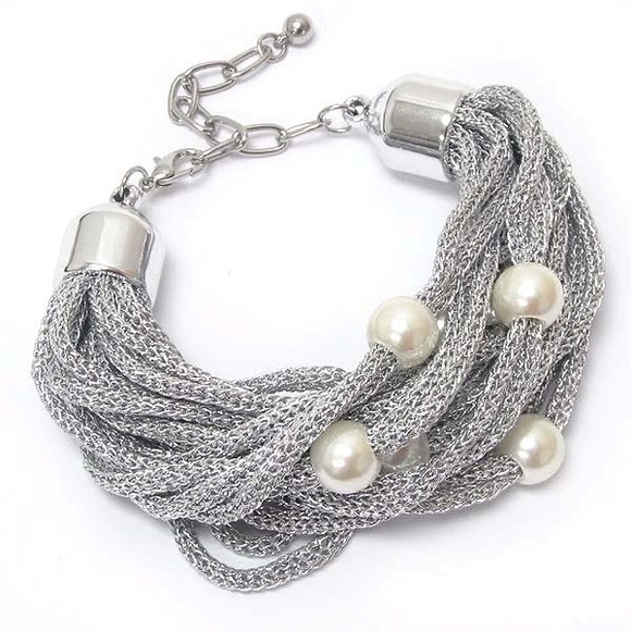 Jewelry - Metallic mesh chain and pearl bracelet