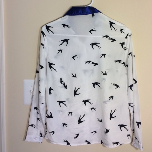 SOLD in bundle-Swallow shirt - Picture 3 of 3