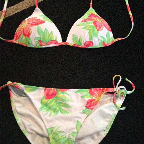 Xhiliration bikini!! - Picture 1 of 3