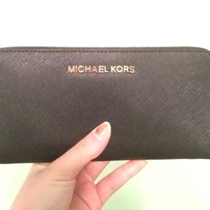 Authentic new w/o tags Michael Kors wallet
