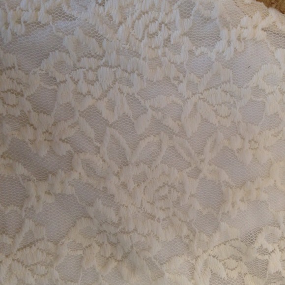 Urban Outfitters Lace Cropped Tank - Picture 2 of 3