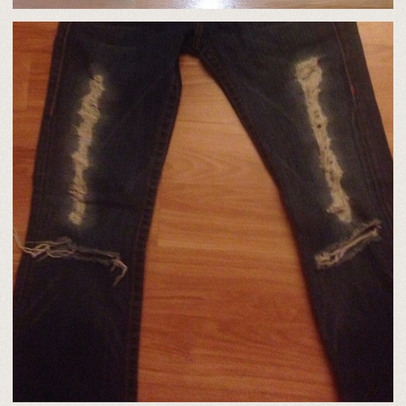 Distressed True Religion Jeans 😍 - Picture 3 of 4