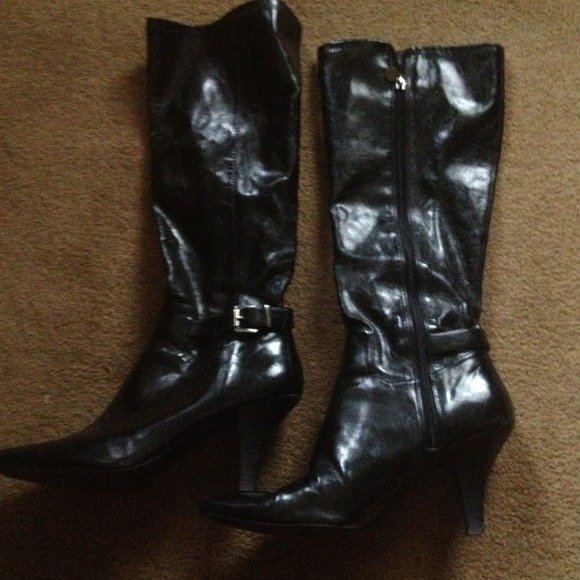 Black dress boots