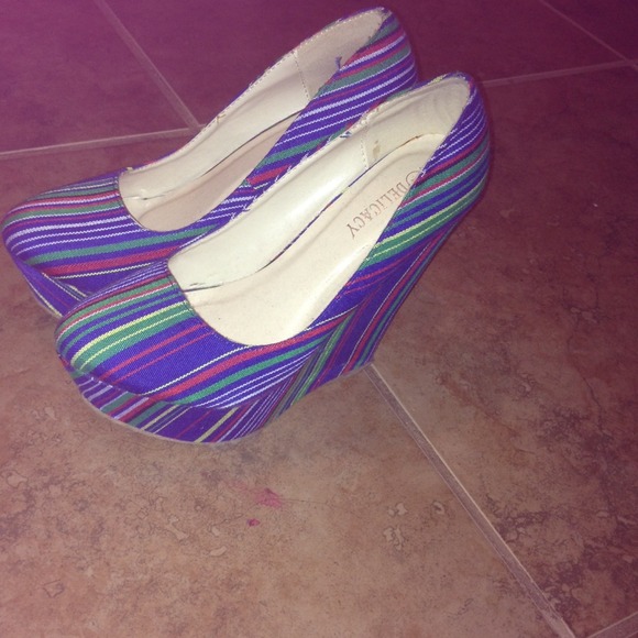 $15 size 7 shoes