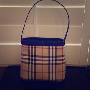 Burberry shoulder bag 100% authentic